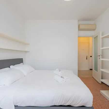 Homelovers Bright&white House Navigli District Appartamento Milano