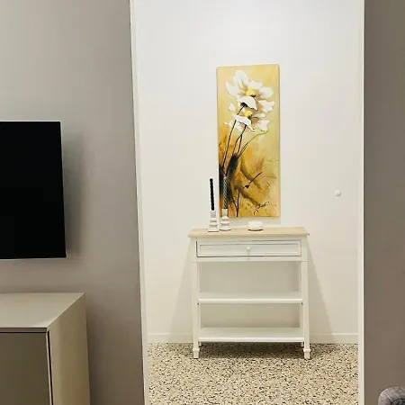 Entire 200 Meters From The Blue Metro Line Daire Milano