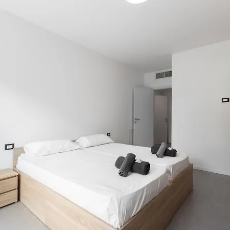San Siro 700 M - 20 Min - Apt2 דירה *