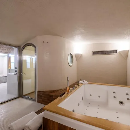 Sforza 57 - Romantic Escape With Jacuzzi דירה