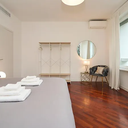 Absolute Luxury Home, 15 Minutes Walk San Siro * Milán