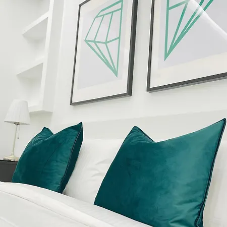 The Boutique Houses - San Siro With Private Parking - Bande Nere M1 Metro Direct To Duomo- Apartments Milan City Center Milão