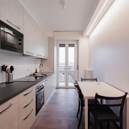 Cinzia's House - 5 Minutes From The Metro Appartamento *