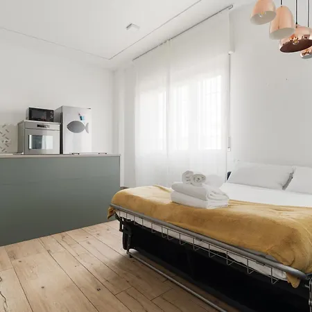 Guesthost - Stylish Forlanini M4 *