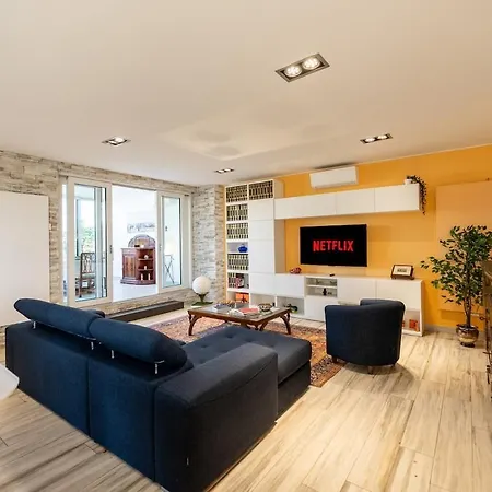 شقة Skyline Penthouse - Terrazzo Panoramico & Metro 5min *