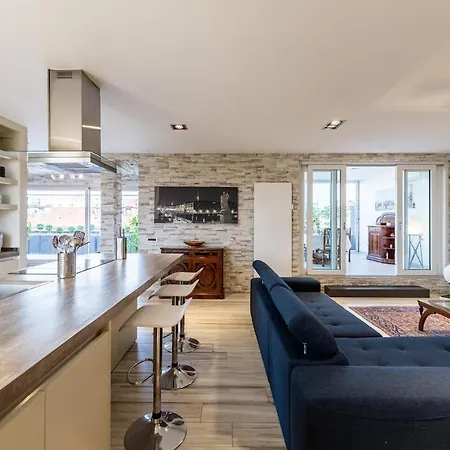 Apartmán Skyline Penthouse - Terrazzo Panoramico & Metro 5min Milán