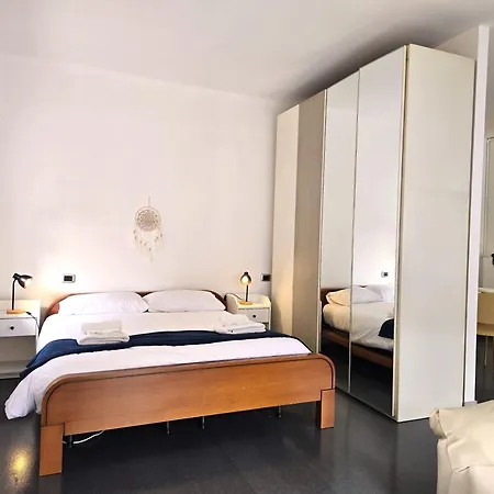 Yr - Nolo Apartmán *