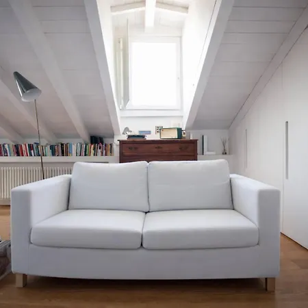 Charming Loft On The Navigli Apartmán