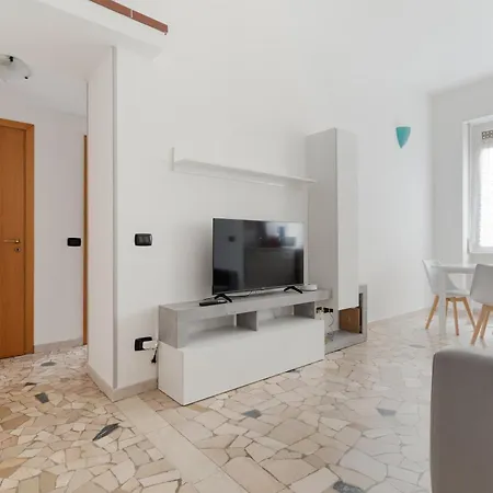 Guesthost - Cozy Varesina Area דירה מילאנו