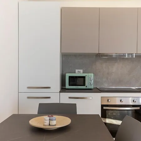 Bright Design - Isola District - Metro M3 شقة