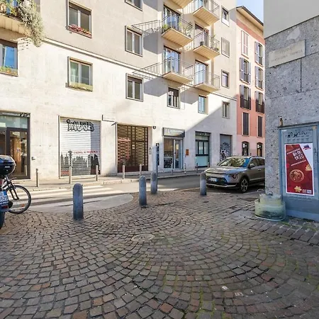 Designer Between Brera And Arco Apartment Milan