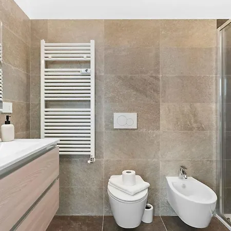 Premium With Balcony - Hospital Besta