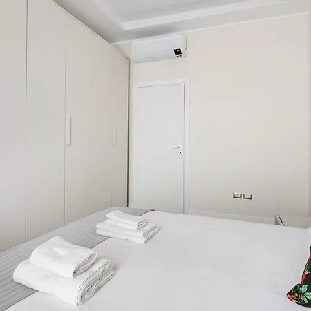 Viale Sarca - 2 Bdr Near Metro, Bicocca Апартаменты