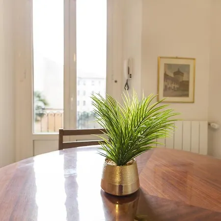 Vintage Chic Flat Steps From Fiera & Wi-fi * Milan