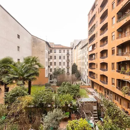 Vintage Chic Flat Steps From Fiera & Wi-fi * Milan