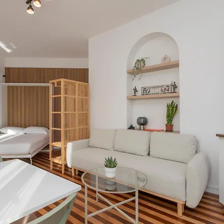 Charming With Private Terrace Darsena Area Apartamento *