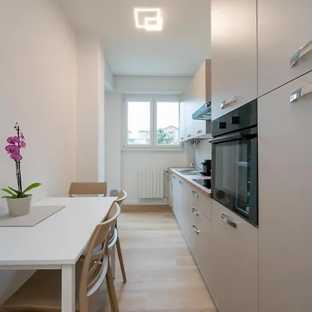 Luminoso E Moderno Vicino Metro Apartmán