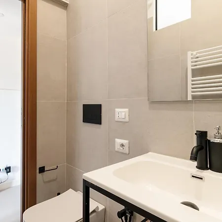 Guesthost - Comfy Studio-flat * Milano