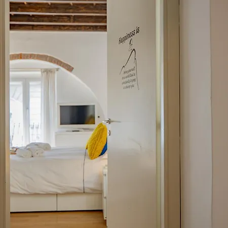 Apartment 2 Bdr Flat - Direct Tram 15 Min Duomo