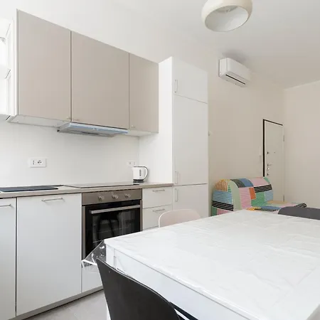 Guesthost - Comfy Flat Near Gambara Mm1 Apartman Milánó