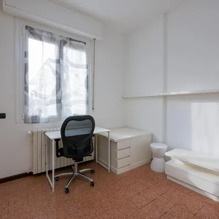 Homelovers Bright And White House Navigli District Appartement Milaan