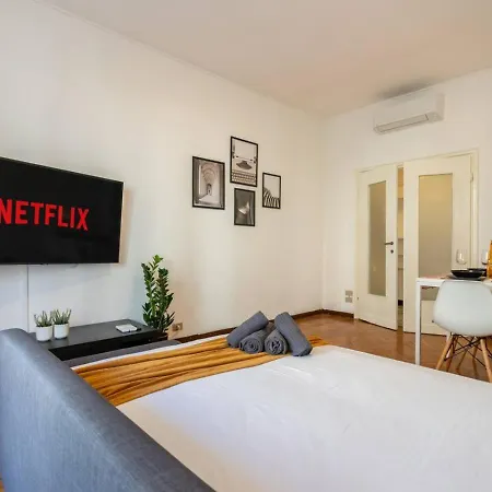 Apartman Centrale-duomo 10min - Spacious App - Sleeps 4 *