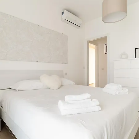 Guesthost - Spacious Balcony X6 Daire Milano