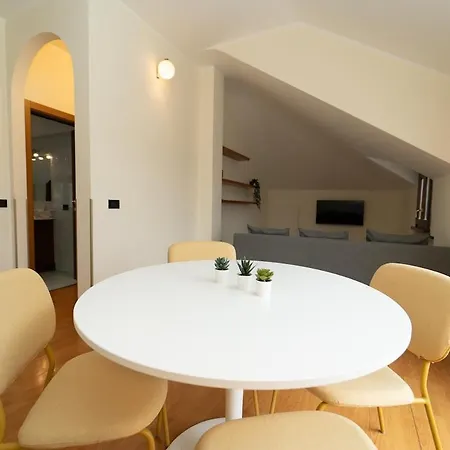 Διαμέρισμα Cozy Attic With Terrace And Ac And Wifi