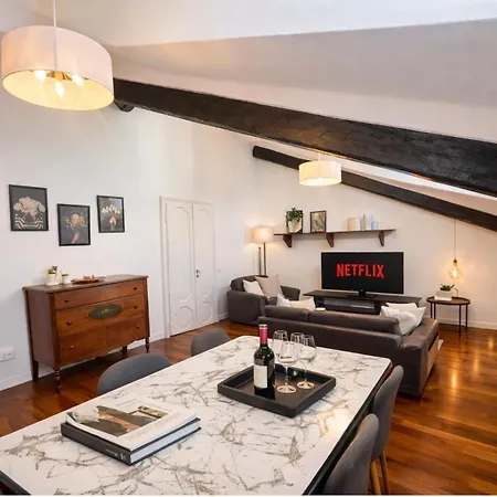 Apartment Bright Attic 120sqm In Garibaldi Quarter