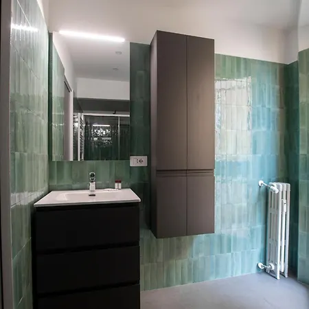 Bright Floor Flat With Balconies & Ac - Loreto & Porta Venezia Apartman *