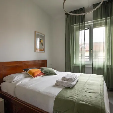 Διαμέρισμα Bright Floor Flat With Balconies & Ac - Loreto & Porta Venezia