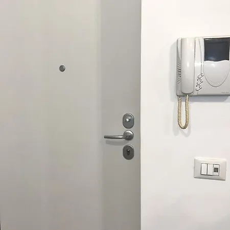 Paradise House Intero * מילאנו