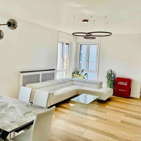 Penthouse With Terrace Apartament Mediolan