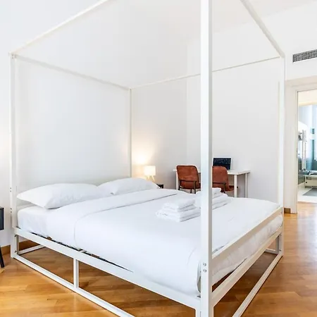 Duomo 15 Min Walk - Historic Center, 4 Bedrooms And 2 Terrace Lägenhet Milano