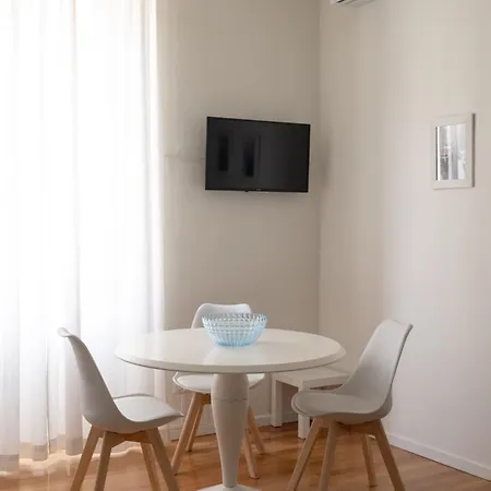 Daire Charming 4 Person Navigli District - Mirable Pm *
