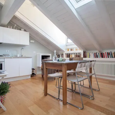 Charming Loft On The Navigli Appartement
