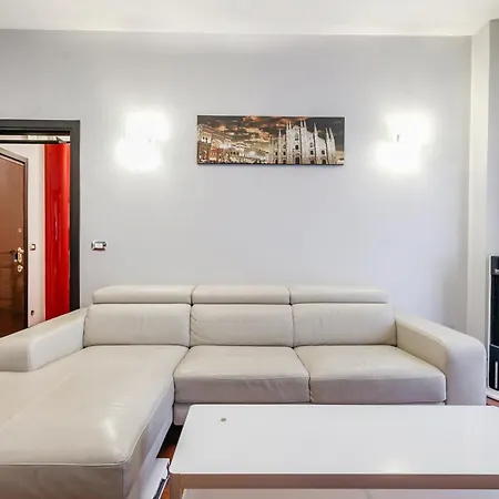 New Near Station 3 Bedroom * Milán