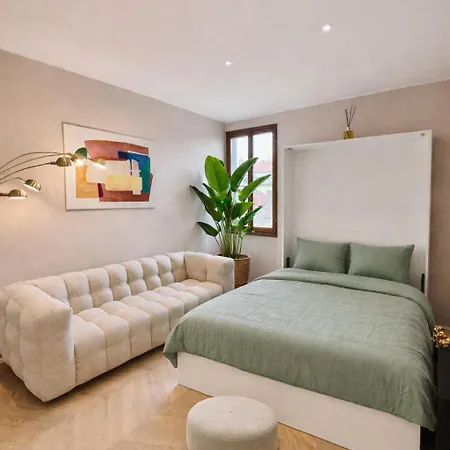 Luxury Design In The Heart Of Апартаменты *