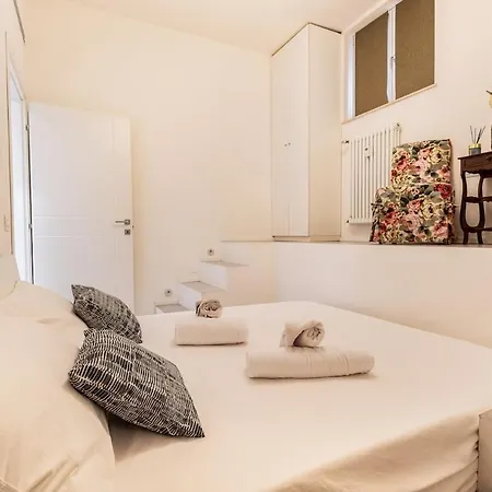 Modern Design 5 Minutes San Raffaele * Milan