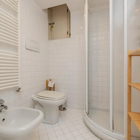 Comodo E Confortevole Loft A Due Passi Dal Duomo Di E I Navigli Lägenhet *