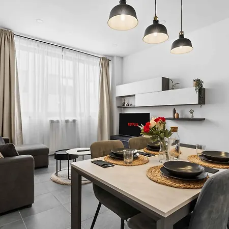 Essence Parcheggio Gratuito E Self Check-in A Apartament