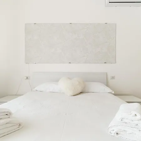 Guesthost - Spacious Balcony X6 *