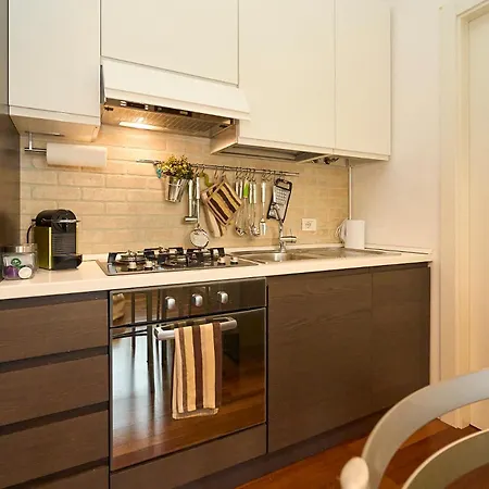 Life - Duomo Cozy Flat - Free Indoor Parking アパート *