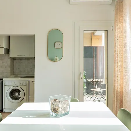 Zona Citylife Ampio Per 5 Con Balcone 아파트 *