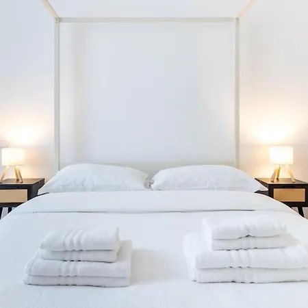 Duomo 15 Min Walk - Historic Center, 4 Bedrooms And 2 Terrace Lägenhet Milano