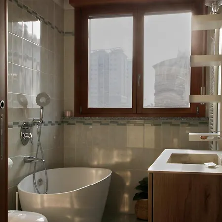 Elegante - 2 Camere, 2 Bagni, Garage E Balcone * Milan