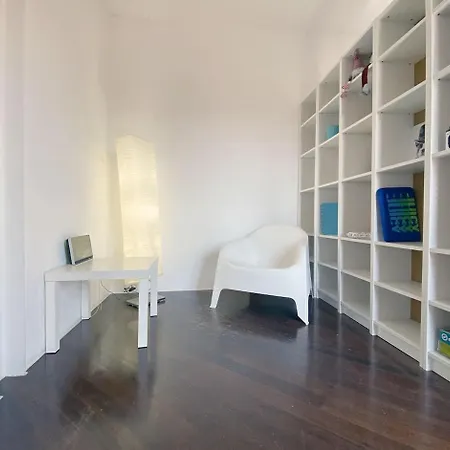 Апартаменты Bright With Balcony Near The Station