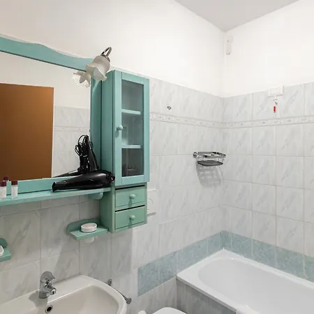 Moderno Bilocale In Via Tortona A 500m Dai Navigli 아파트 밀라노