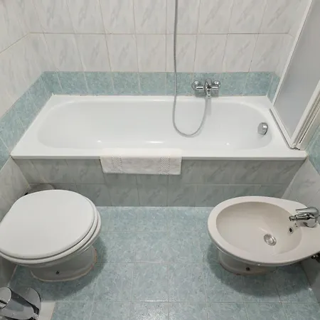 아파트 Moderno Bilocale In Via Tortona A 500m Dai Navigli