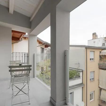 Guesthost - Modern Terrace Flat In Solari Area * Milaan